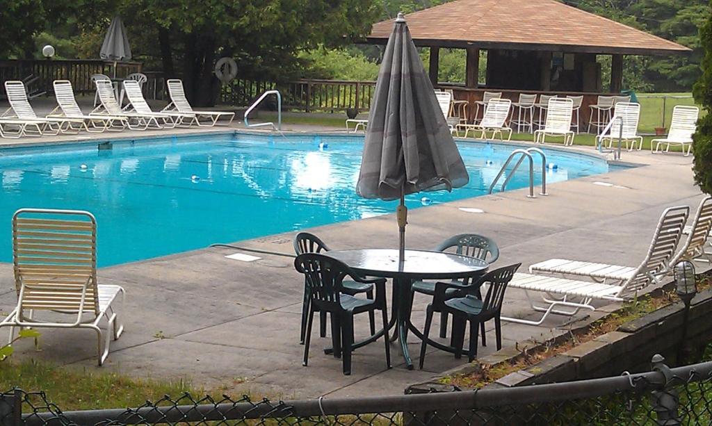 Roaring Brook Ranch Resort Lake George Exteriör bild