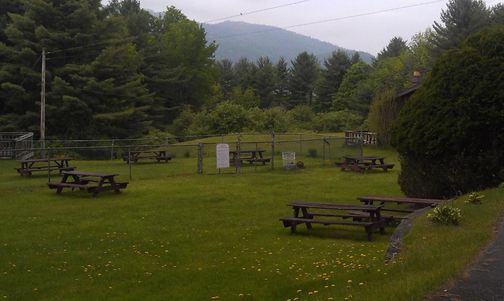 Roaring Brook Ranch Resort Lake George Exteriör bild